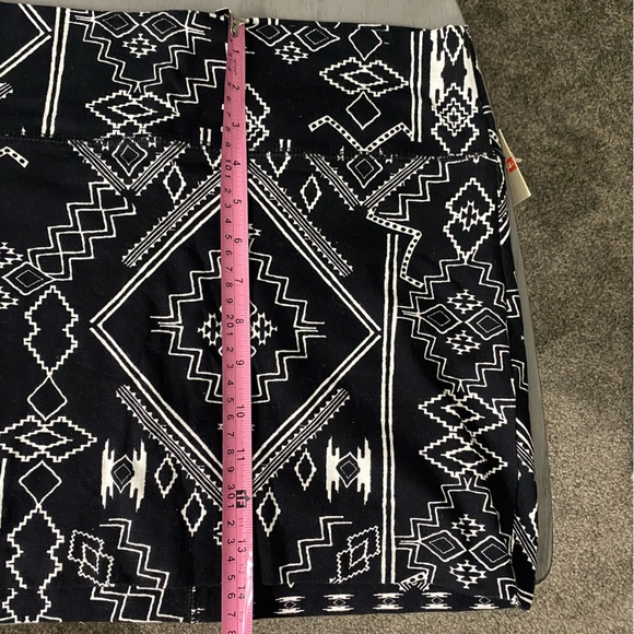 NWT Billabong Aztec black and white stretch mini - Picture 4 of 5